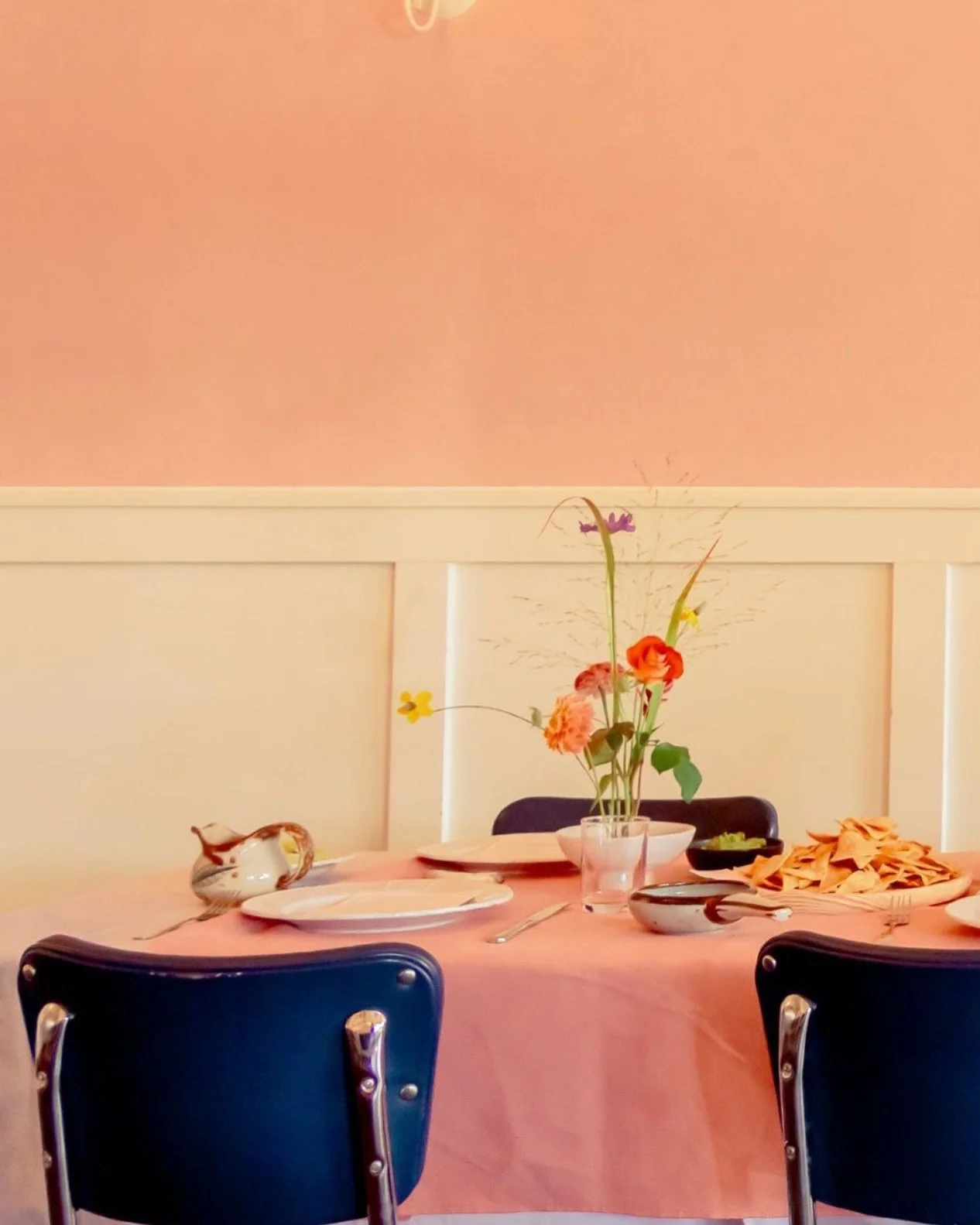 With a full kitchen and bar, our events packages have you covered. 
We do sit down, intimate family style meals, buffets or you can bring in food from your preferred caterer.
No matter what you choose, the atmosphere will be lovely. 

This scene craf
