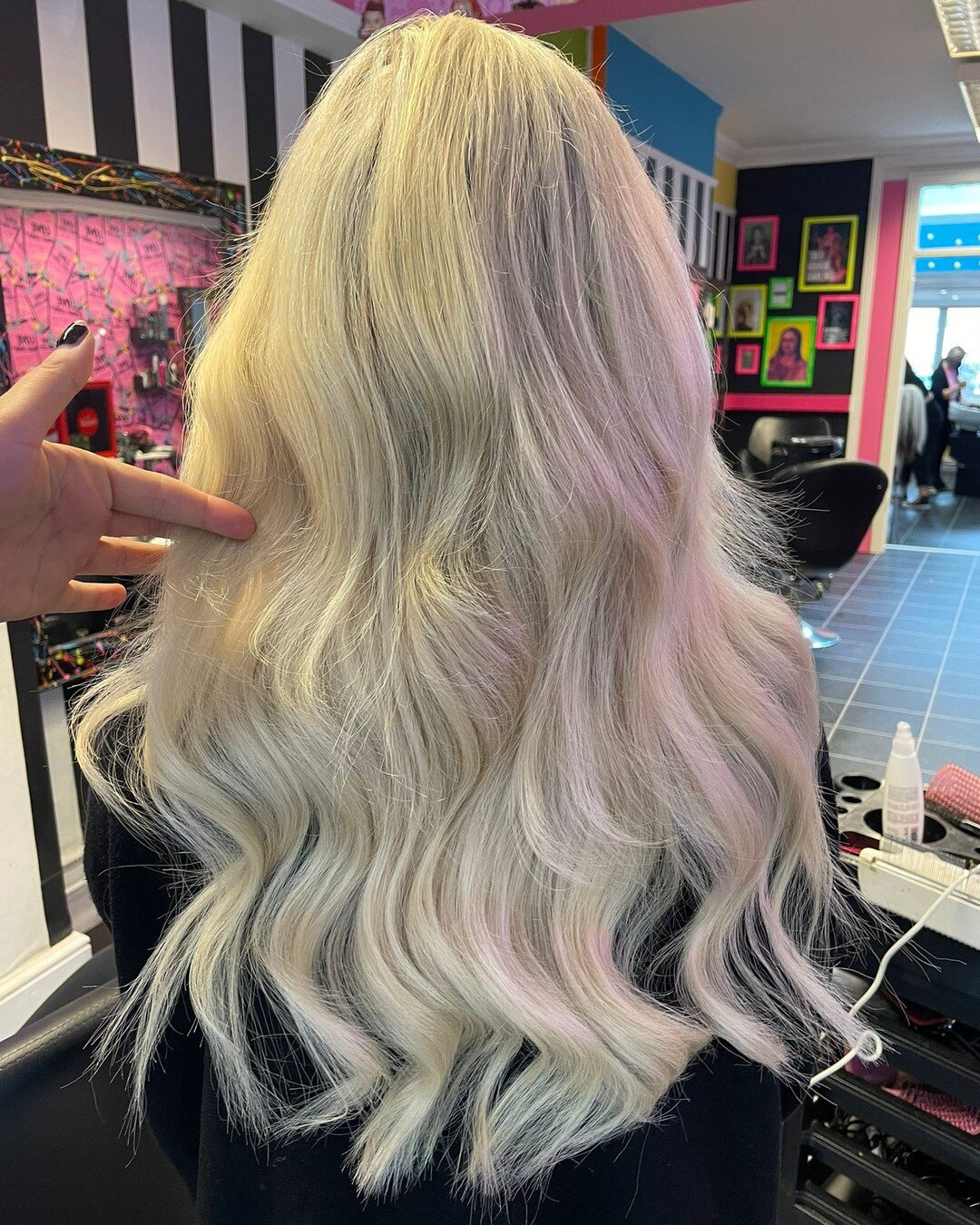FAB-U-LOUS 💛🤩

This queen had a refit of 100g @beautyworksprofessional nanos in Pure Platinum.

4 month old hair looking brand new! Just shows how important it is to take care of your hair girlies 👏💛

@edenrosesalon_ #edenroseextensions #edenrose
