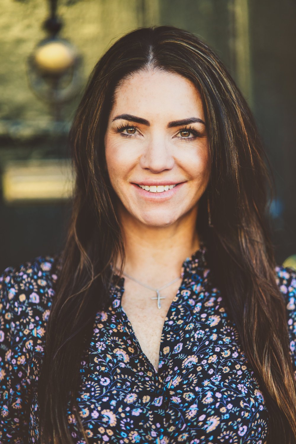 Outdoor environmental portrait sample