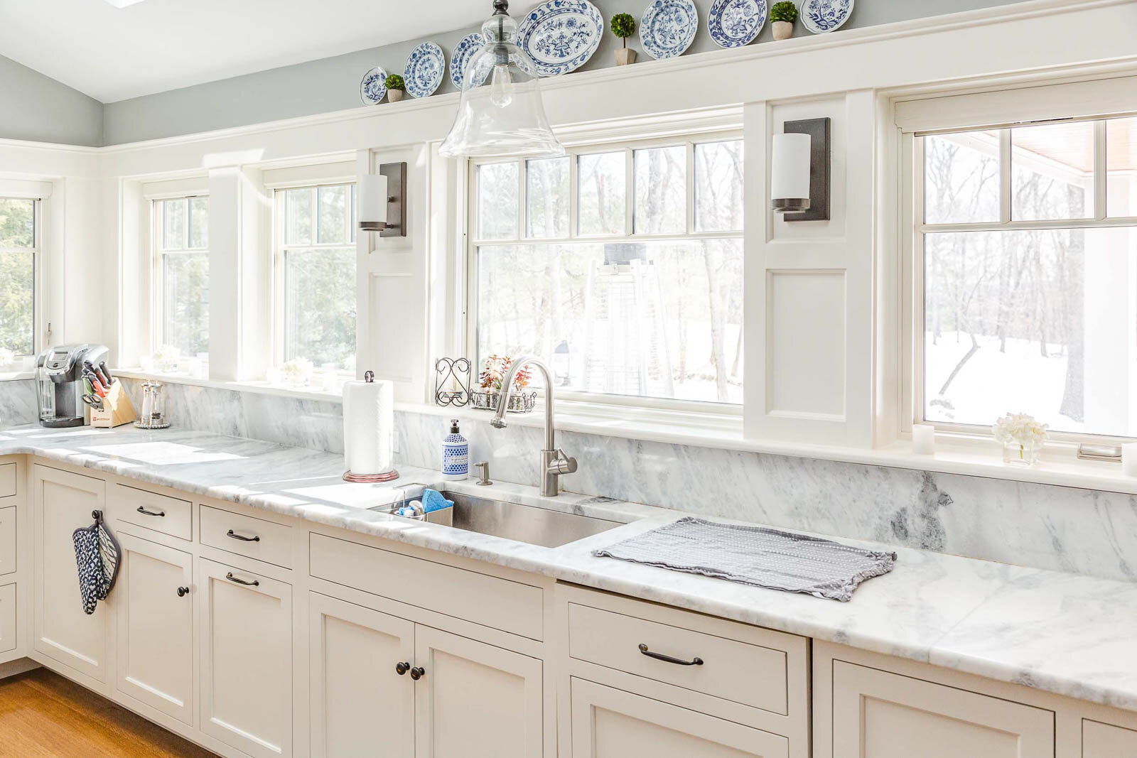 Painting Cabinets White Should You Do It