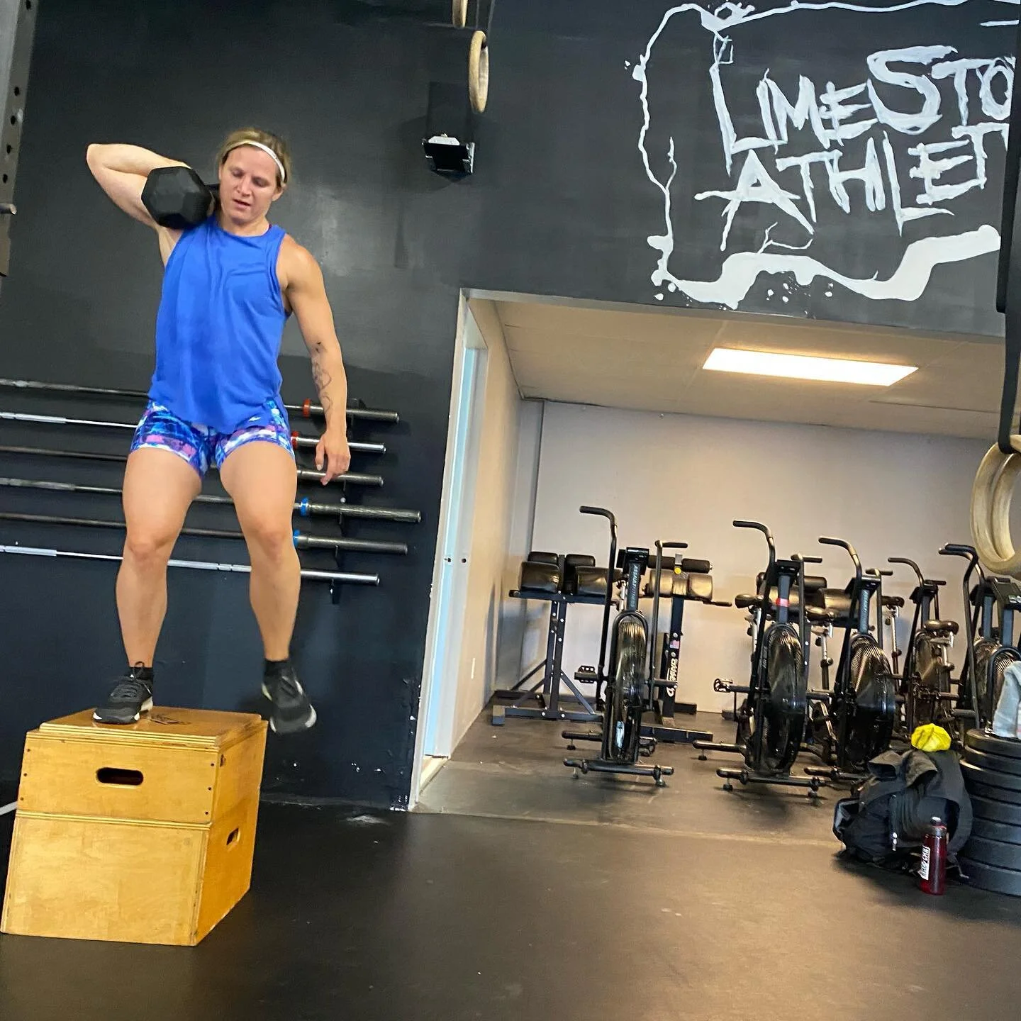 Jackie, one of our coaches doing DB step overs!

She is back coaching after taking a few weeks off due to her other job. Jackie is a PT Instructor at RMC working with Cadets!

#trainforadversity #ygkfitness