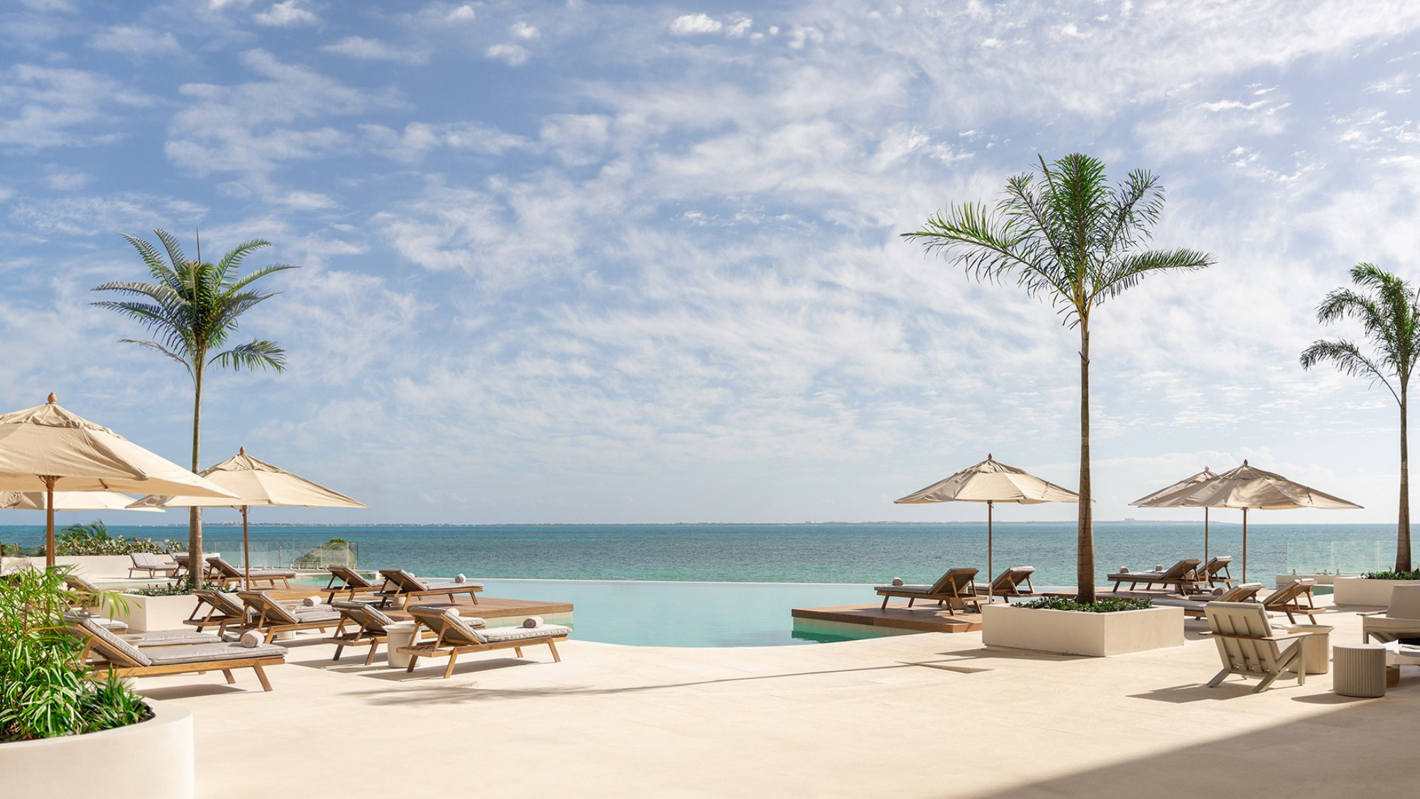 Huffman Travel Image of outdoor pool at SHA Mexico