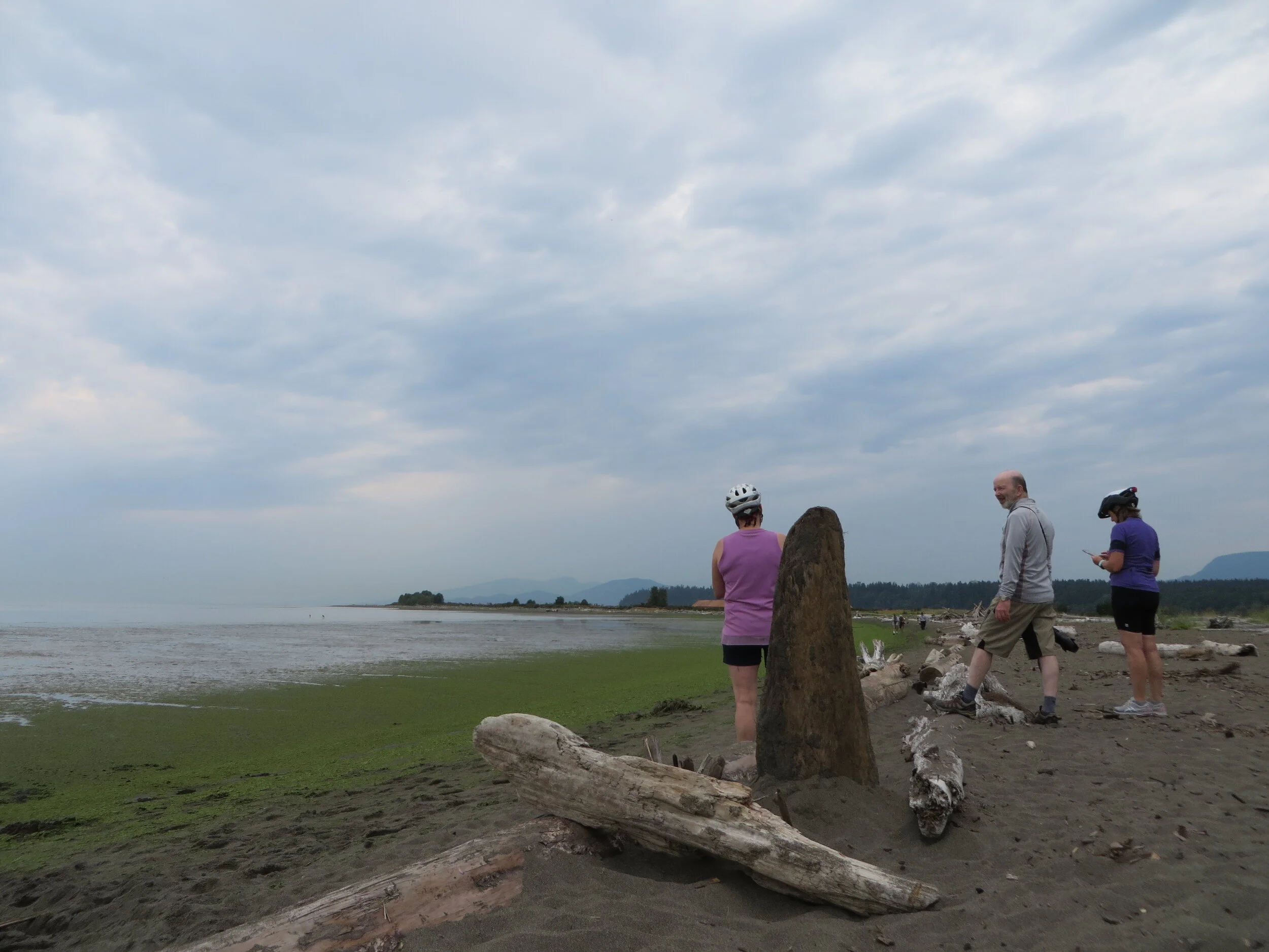 Maya, Iain and Louise, Iona Beach 31st July 2021 Photo Tamsin