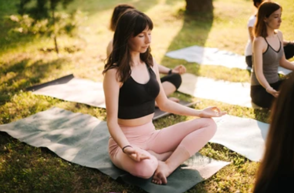 yogaonthefarmpic.png