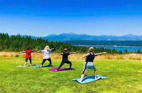 yogaonthepointalderbrookgolf_joonbugyoga.jpg