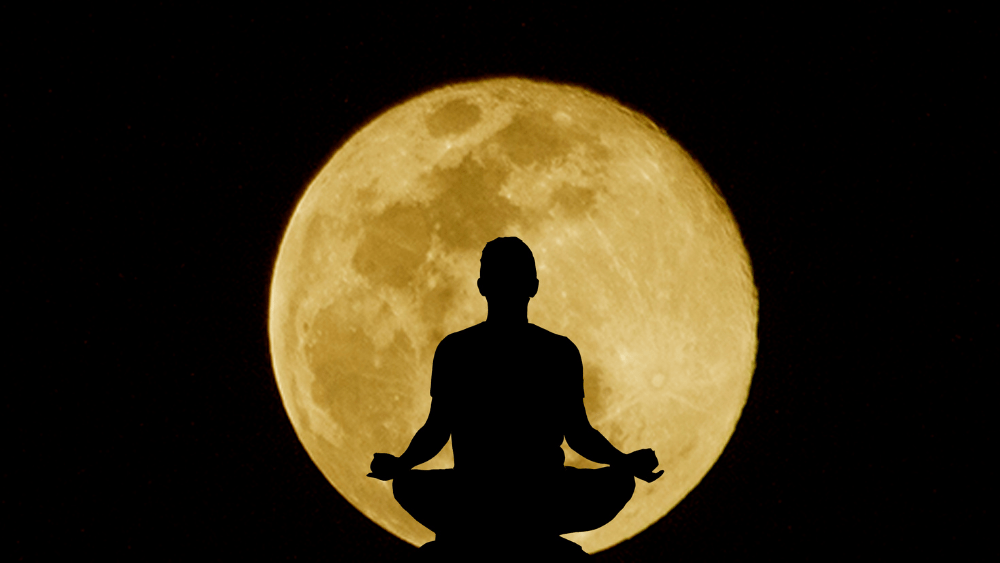 Full-Moon-Yogaworm.png