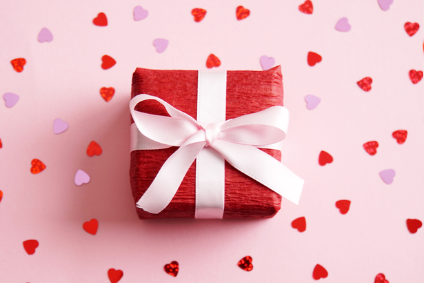 Cheap_Valentines_Day_Gifts.max-784x410.png