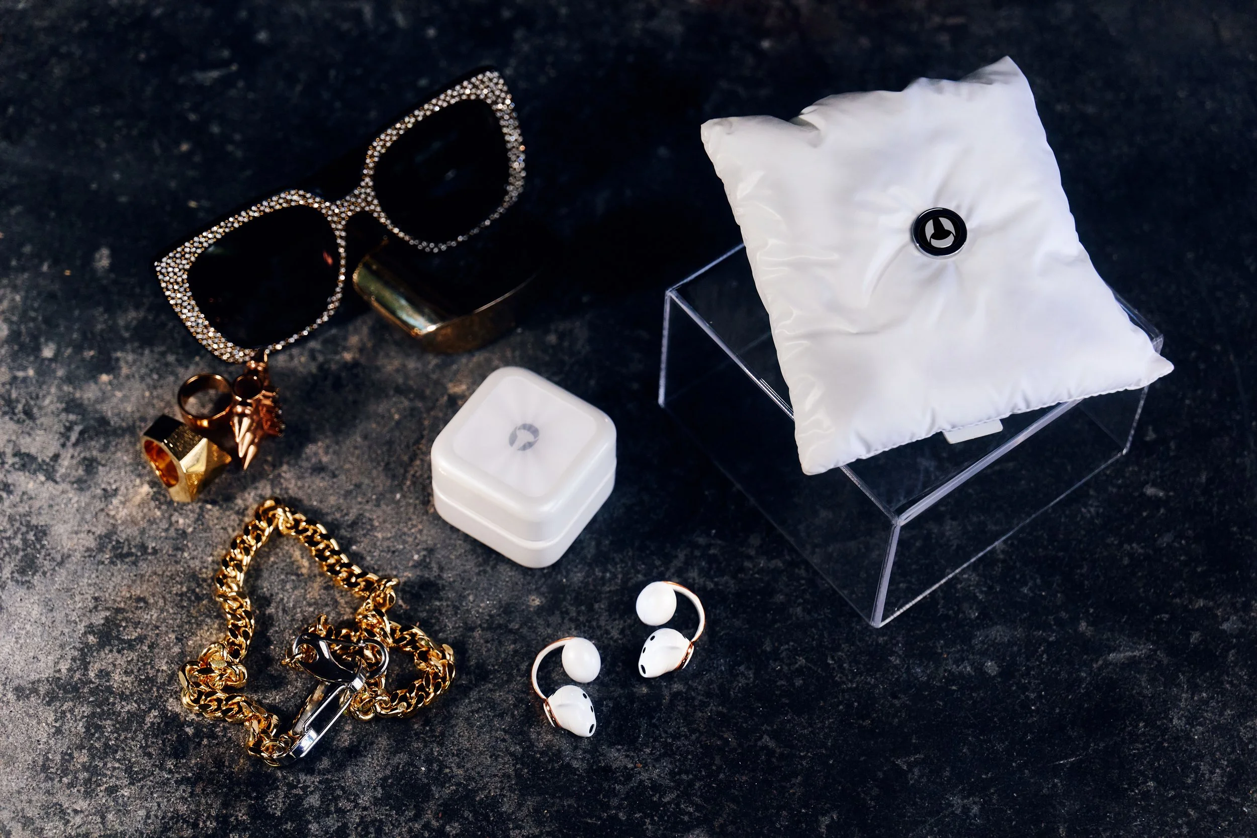 earKron CAS&Kera campaign