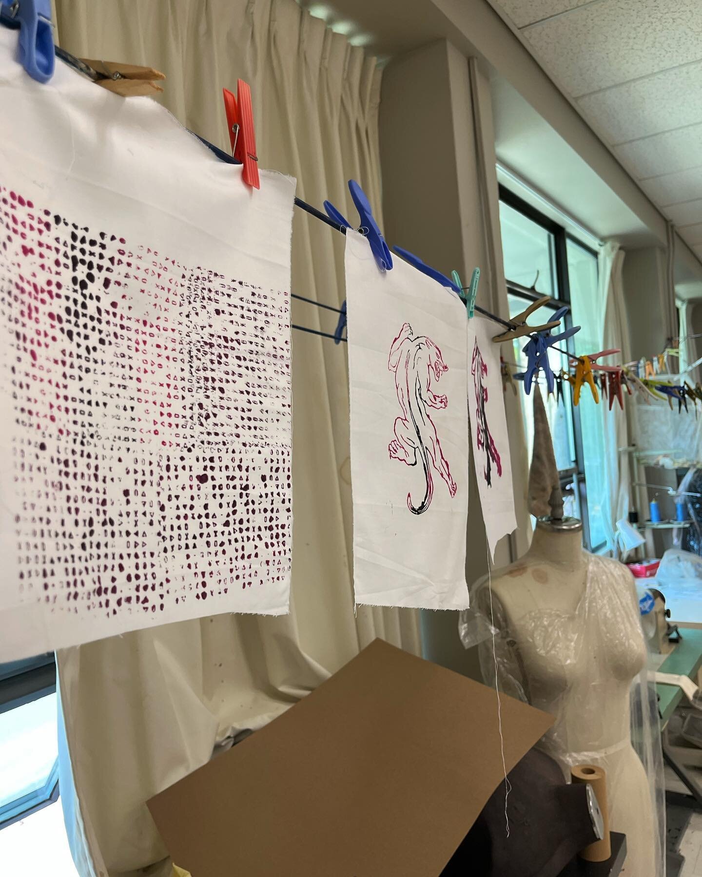 Silk screens, stencils and block prints, oh my!
.
.
.
We&rsquo;re back in the textiles studio after a few weeks away for holidays and field trips, and we&rsquo;re hard at work (or should I say play?) learning the ins and outs of silk screening and st