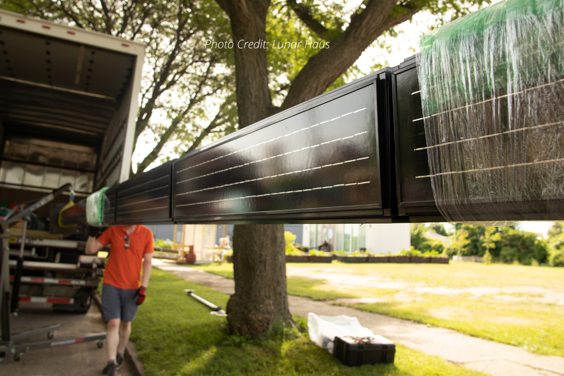 Soulardarity lights up once-dark streets with solar
