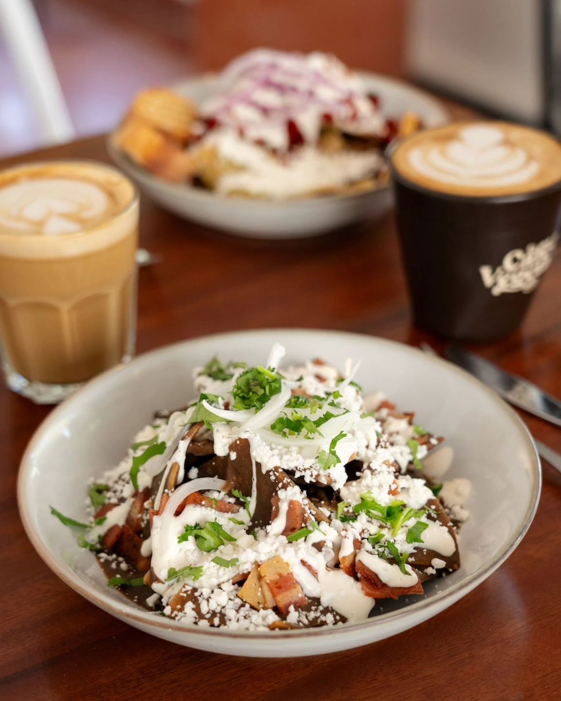 &iquest;Sab&iacute;as que nuestros chilaquiles de frijol iniciaron como platillo de temporada patria, pero terminaron por quedarse en el men&uacute;? Tantxs de ustedes nos pidieron que se quedar&aacute;n que ahora los puedes disfrutar todo el a&ntild