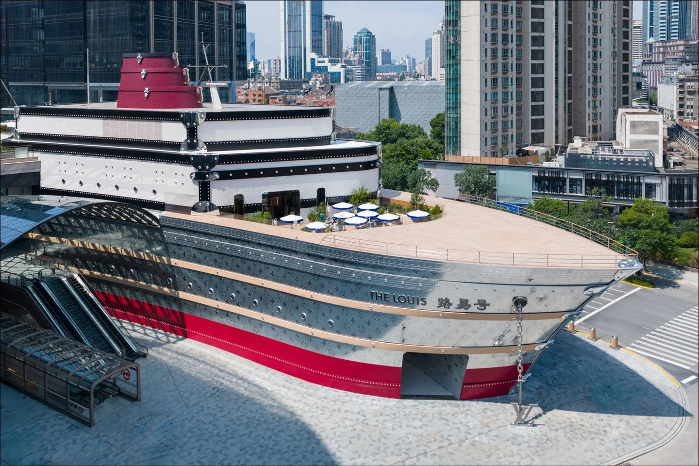 Welcome to your Wednesday Store Design Inspiration – Louis Vuitton “The Louis”, Shanghai
Louis Vuitton has set sail in Shanghai with the opening of “The Louis” — a monumental, ship-inspired landmark that floats