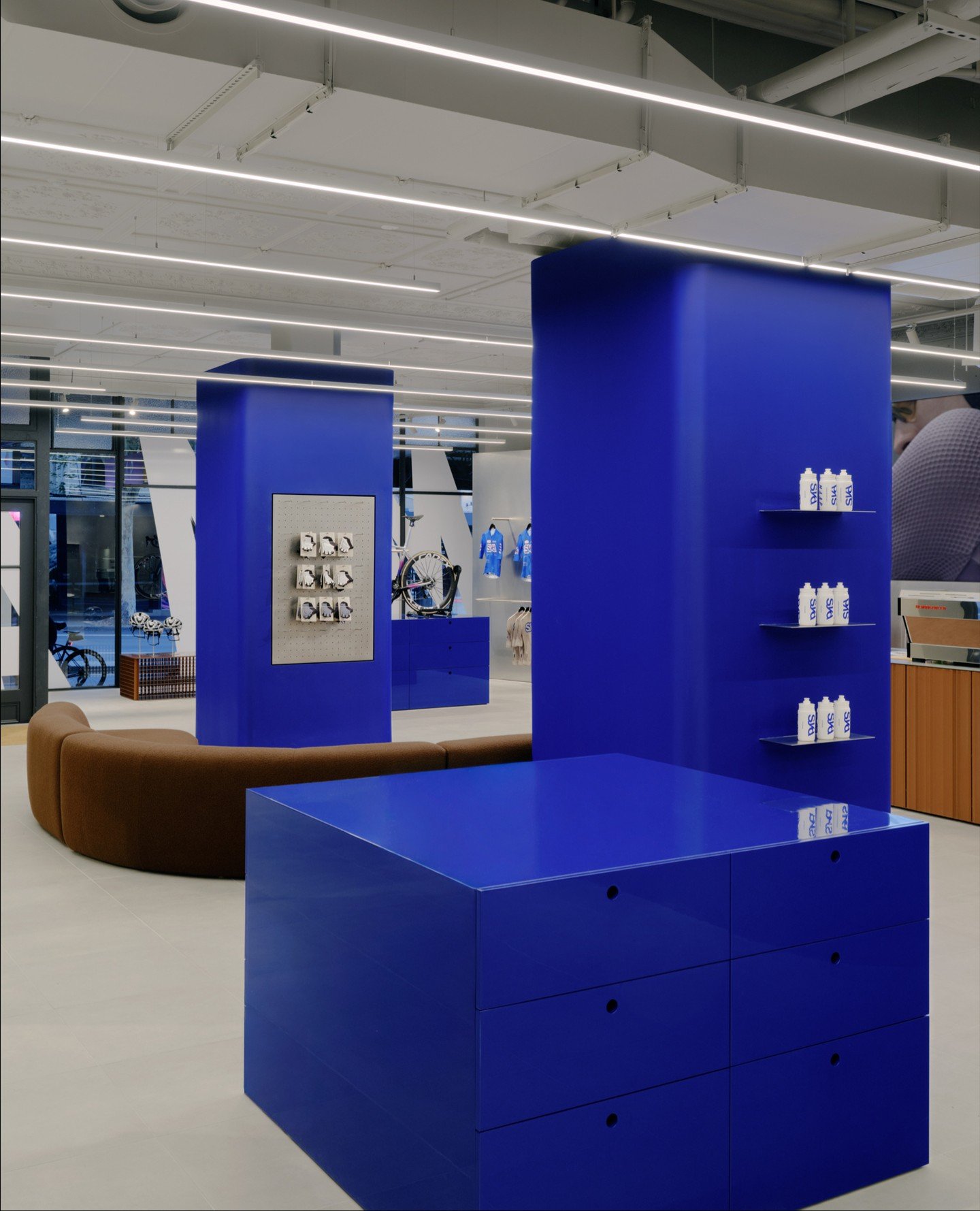 Welcome to your Wednesday Store Design Inspiration MAAP LaB Sydney, Darlinghurst⁠
⁠
Melbourne born performance cycling brand MAAP has officially landed in Sydney, opening MAAP LaB in leafy Darlinghurst, and it&rsquo;s a masterclass in restraint with 