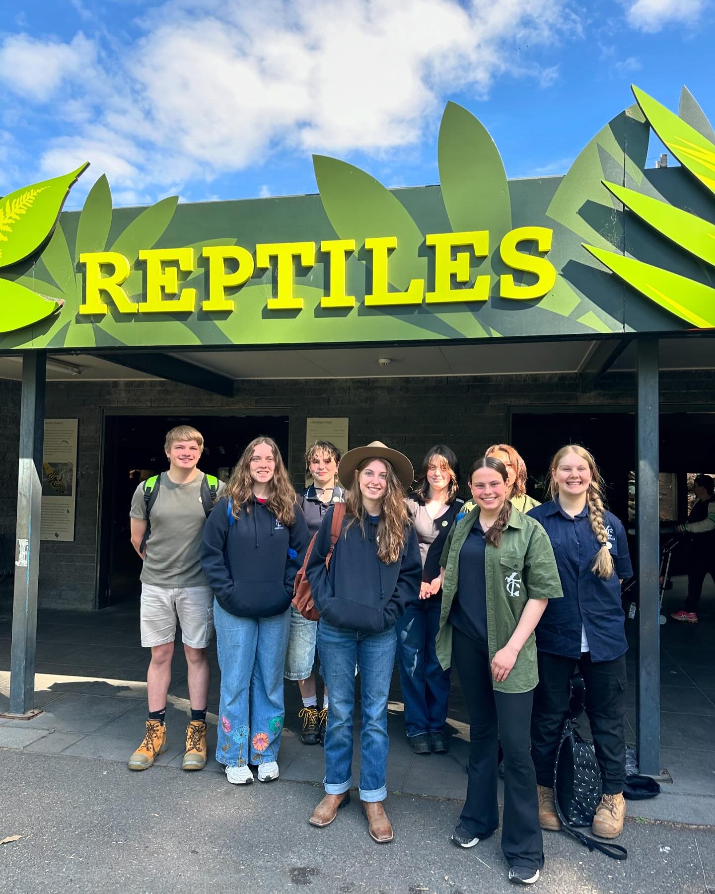 🐢🐢🐢TURTALLY EPIC FRIDAY 🐢🐢🐢

Today a small team of our turtle-loving TC crew headed to Melbourne Zoo to participate in @zoosvictoria Fighting Extinction Schools Showcase. Joined by Graham from Turtles Australia, we spoke to guests about our con