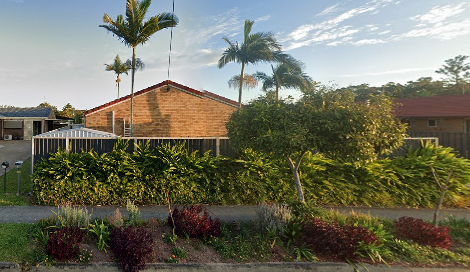 2/142 Whiting Street Labrador