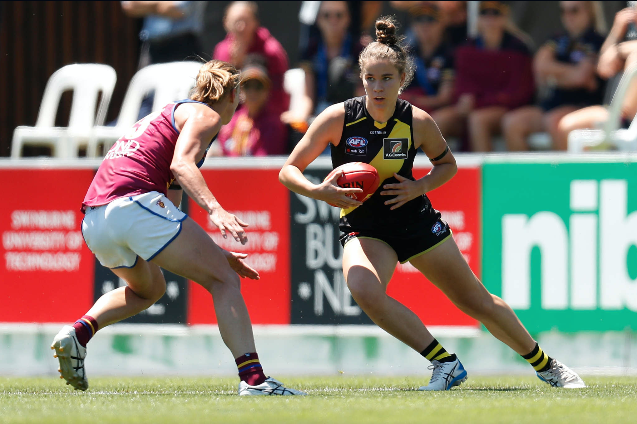 Ellie McKenzie takes on Brisbane’s Katie Lutkins on debut     Source: Getty Images