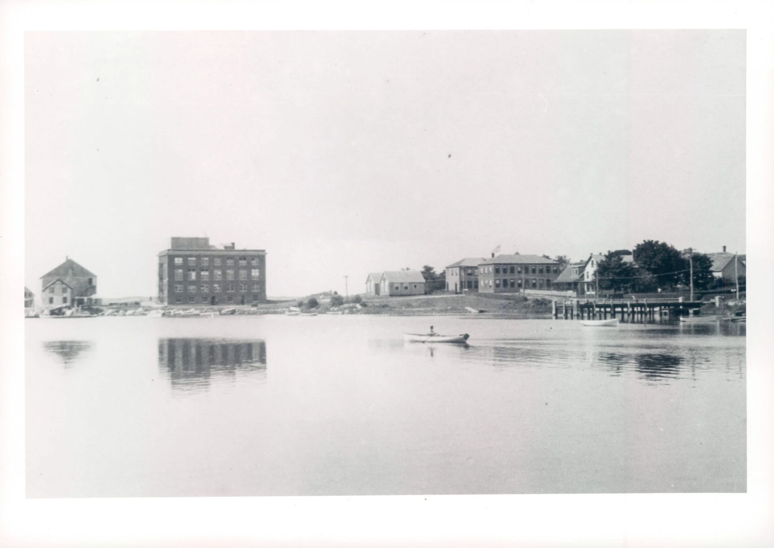 "View across eel pond with Lillie building". History of the Marine Biological Laboratory. http://hpsrepository.asu.edu/handle/10776/8382. circa 1915