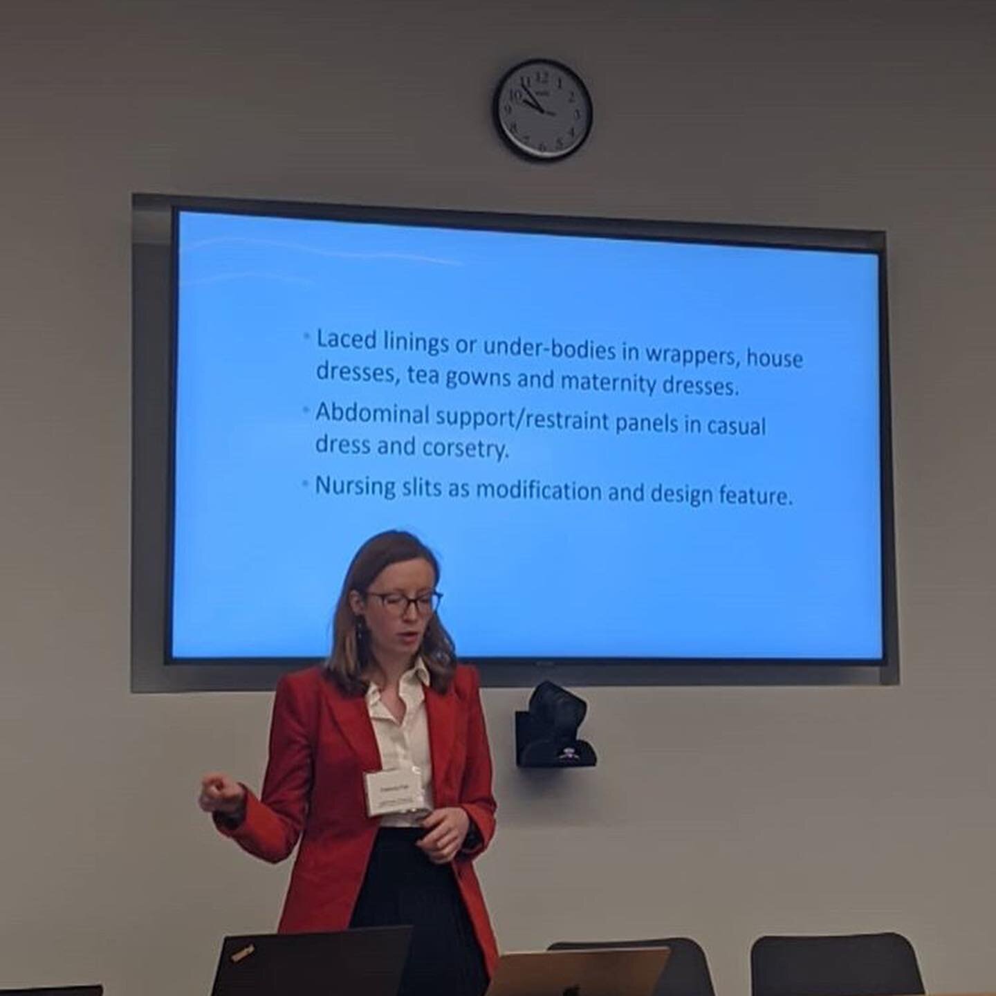 Some action shots from yesterday&rsquo;s paper on experimentation and transformation in domestic maternity dress at the scintillating American Everyday conference. Images courtesy of @doris_ddl. #materialmaternity