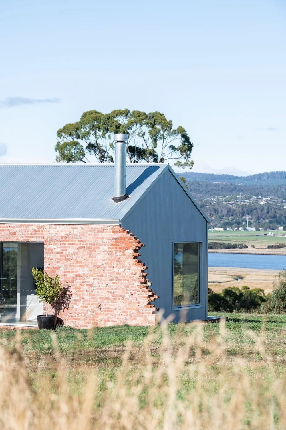 A Shearing Shed Inspired Eco Home in Beautiful Tasmania | Booken Blend