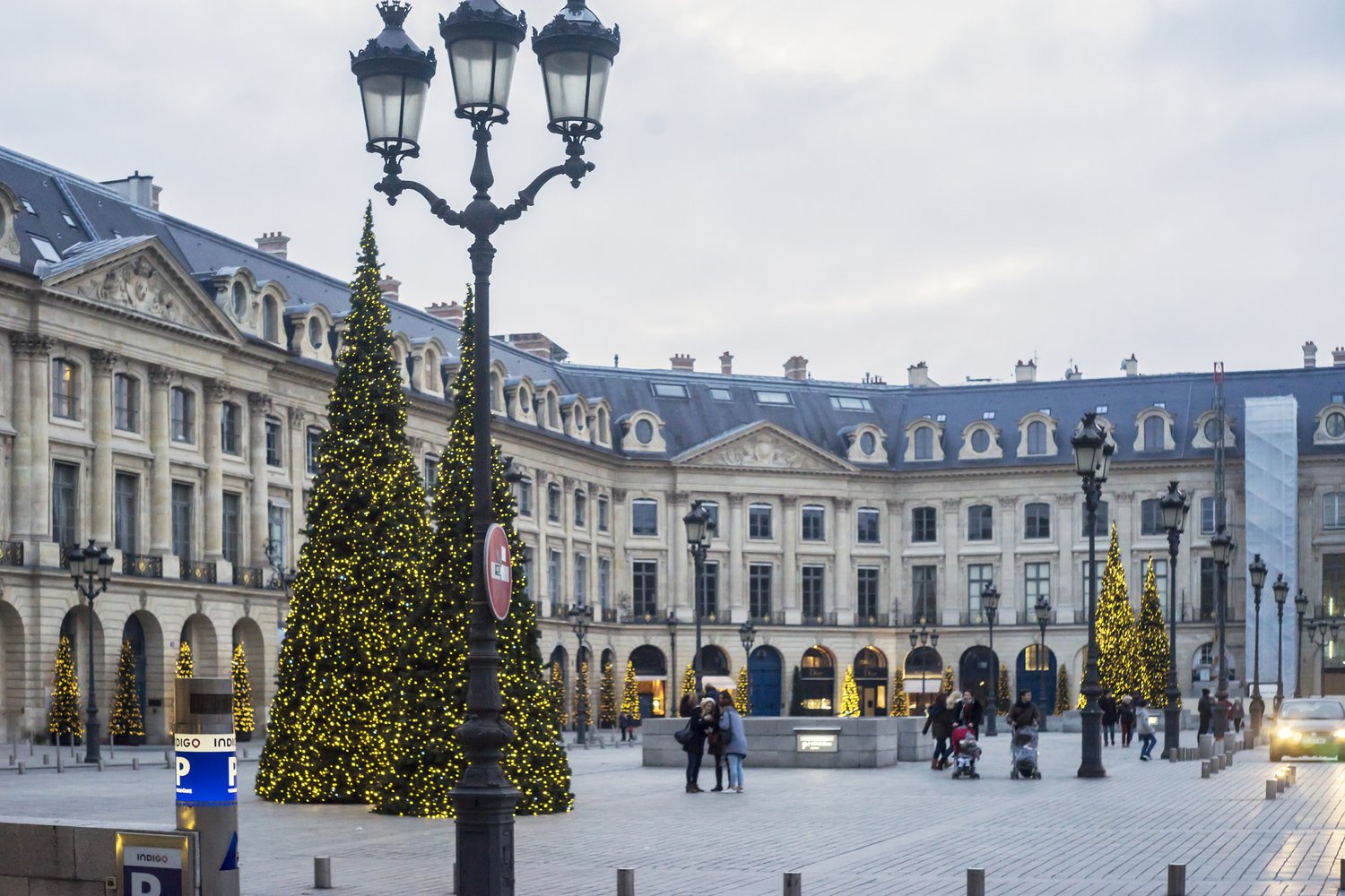 Shop on Champs-Elysées, Paris: What to buy and how to save money with  tax-free shopping in France — Wevat