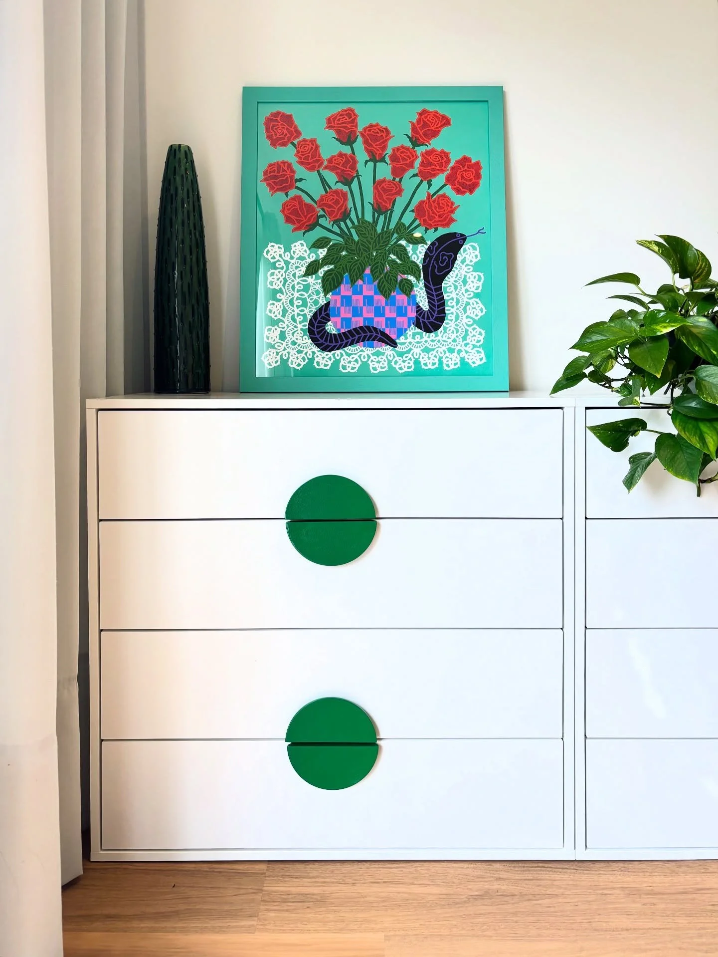 Color matched frames are the shizzle 🌹 &lsquo;Roses are Red&rsquo; limited edition print available in my shop, link in bio 🔗 shop.nat-sui.com 💘