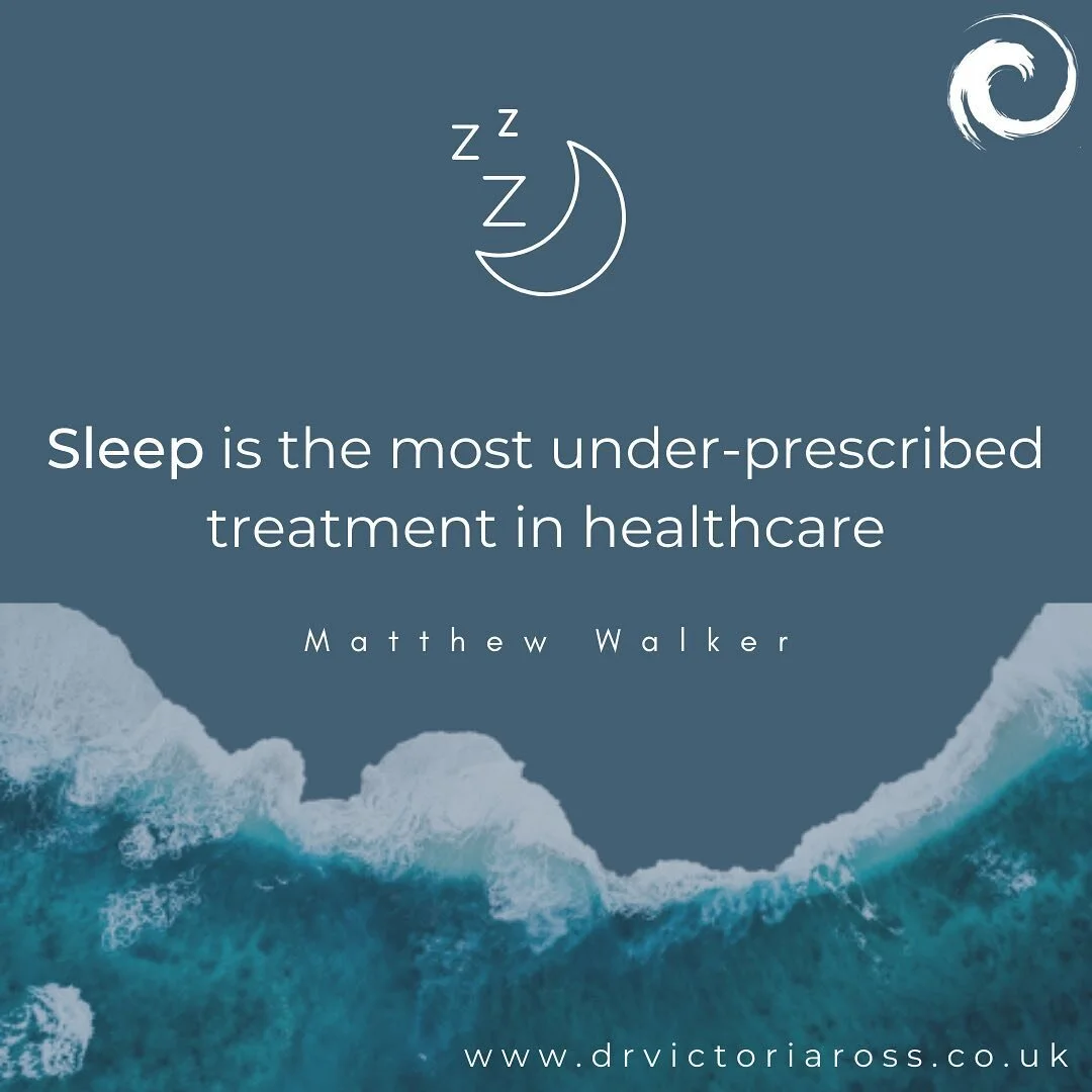 We often over complicate things when it comes to well-being strategies. Going back to basics can do us wonders.
.
.
Some top tips from the @thesleepdiplomat for a good night&rsquo;s sleep:
.
.
✨REGULARITY &amp; ROUTINE - Keep waking and sleep times r