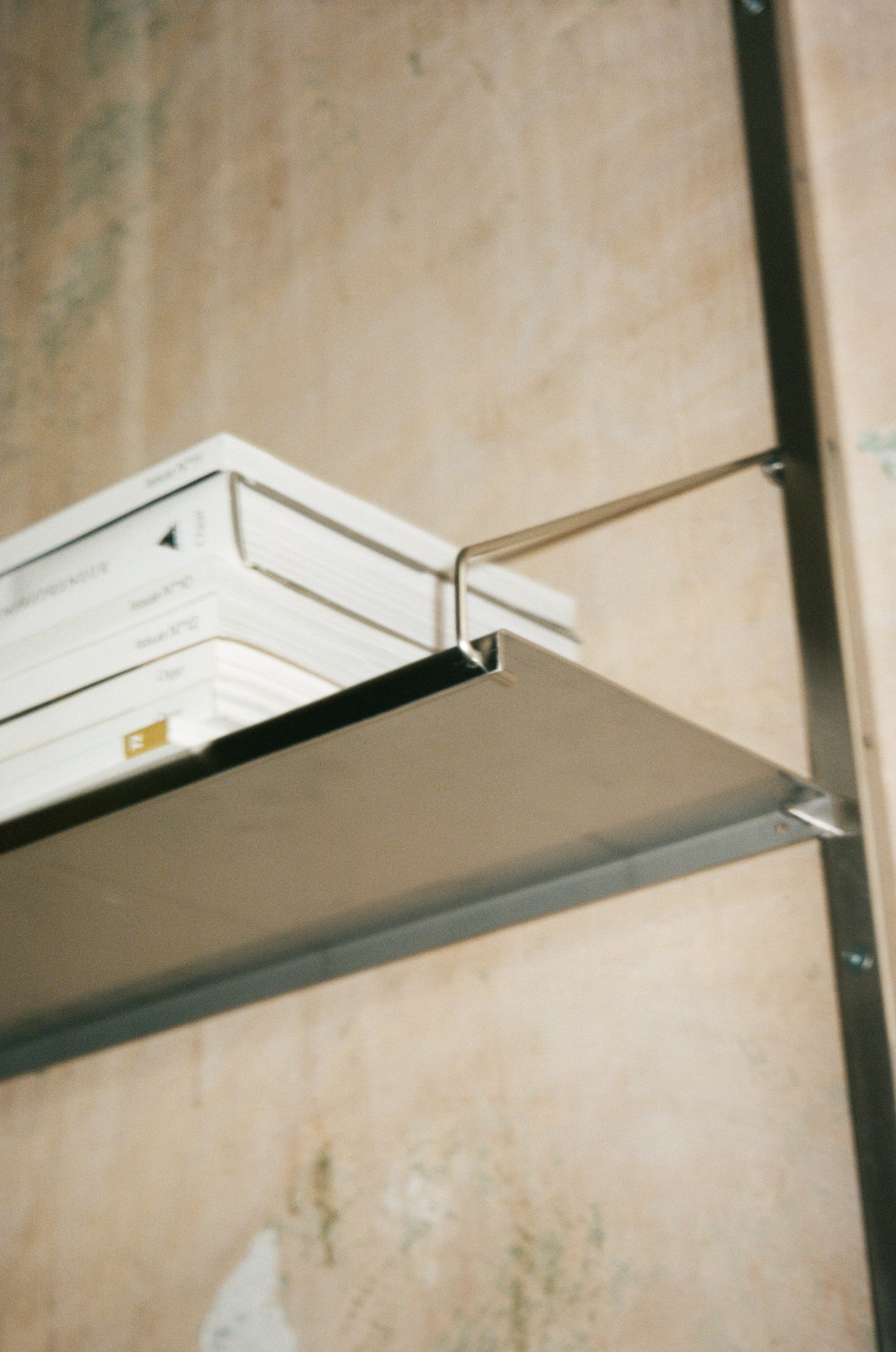 Frama-Shelf-Library-Steel-Analogue-8.jpg