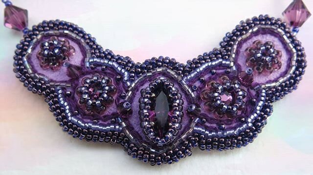 Another piece in a beautiful deep amethyst color, but this time using my favourite beading technique, bead embroidery 😊 #lulandamakes #jewellery #jewelry #beadedjewelry #beadedjewellery #swarovskicrystals #miyuki #amethyst #purple #craft #irishcraft