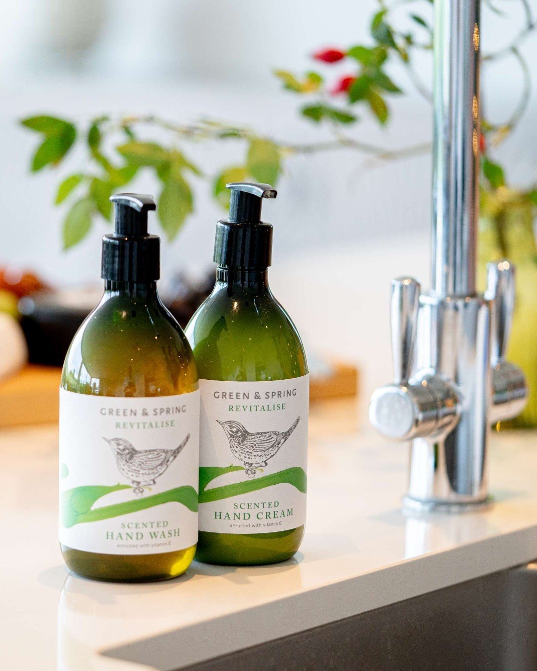 With top notes of Peppermint, Citrus and Spruce, our Revitalise hand-care duo is a natural and refreshing accompaniment to any home. Enjoy a lovely 30% OFF this Spring! Offer ends 21 June 2024. 

#greenandspring #homecandle #naturualproducts #ecofrie