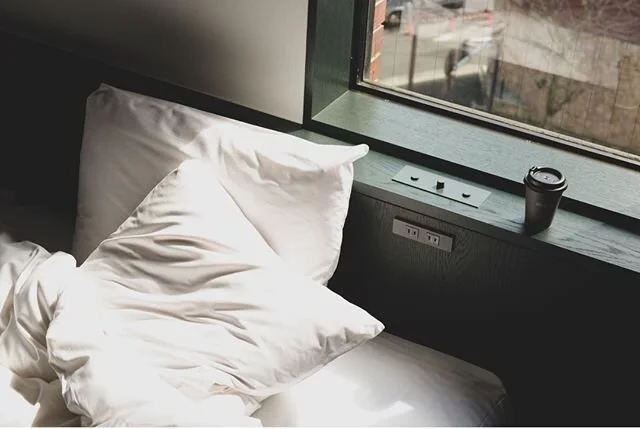 【通勤支援プラン】﻿
新型コロナウイルス対策として、外出自粛要請が続く中でも、在宅勤務が困難で、不安な中でも公共交通機関で通勤をなさっている近隣企業の皆さまが安心してご滞在できるプランをご用意致しました。DDD HOTELの取り組みが、これ以上の感染拡大防止に少しでも貢献が出来れば幸いです。﻿
﻿
﻿ 【プラン適応期間】﻿
2020年4月11日～2020年5月31日までのご滞在 ﻿
﻿
【ご予約方法】dddhotel.jp﻿
弊社ホームページの予約画面より、最長30泊までの日にちを指定して頂くと