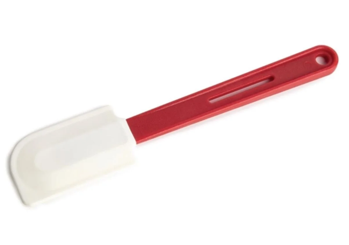 Spatula - Designed with a convenient curved edge, the spatula cleans out bowls and tins with ease. This helps to reduce your kitchen's costs by cutting down on the amount of wasted food left at the bottom of bowls and containers. 