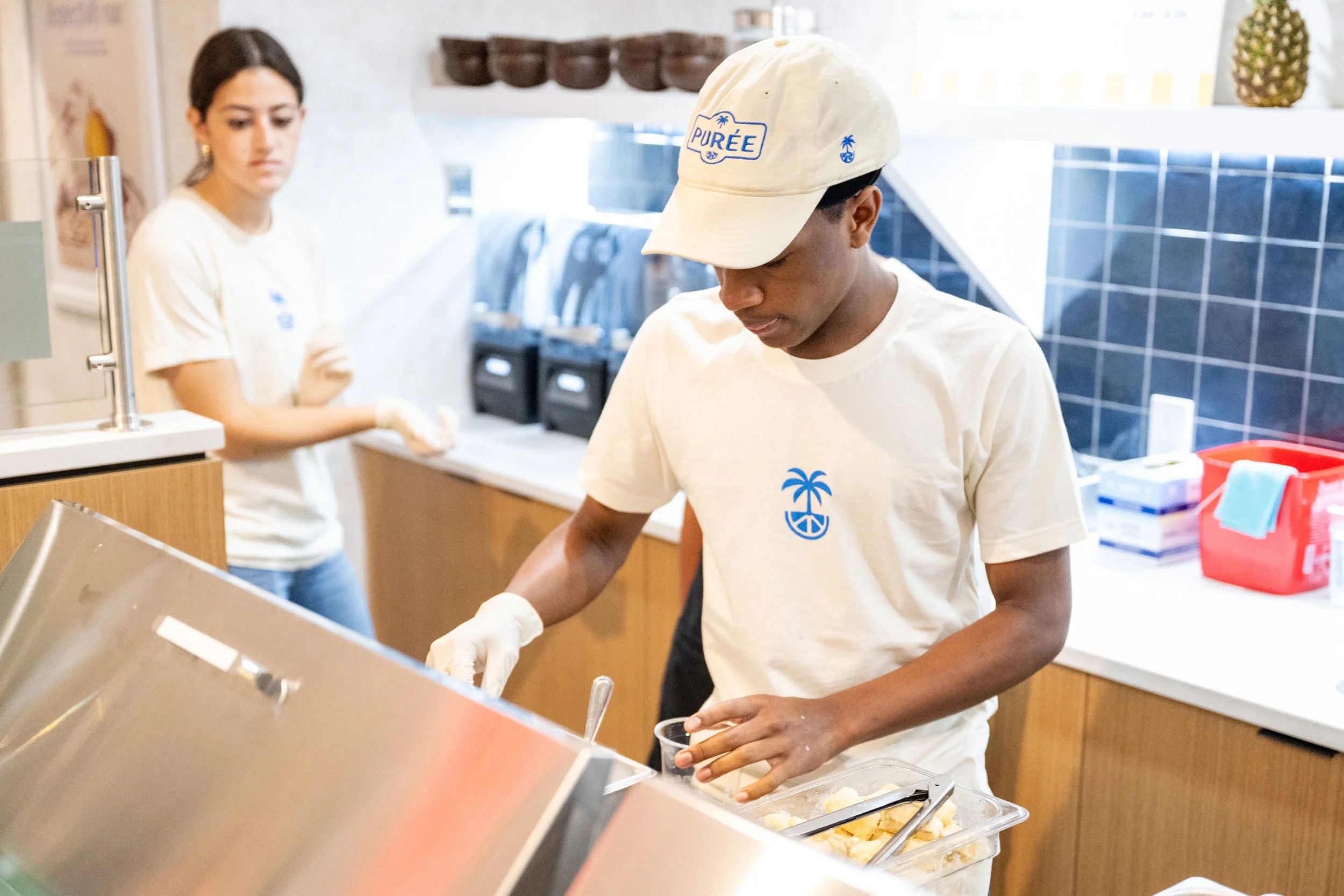 puree-juice-bar-georgetown-opening-purista-smoothie-prep-069.jpg