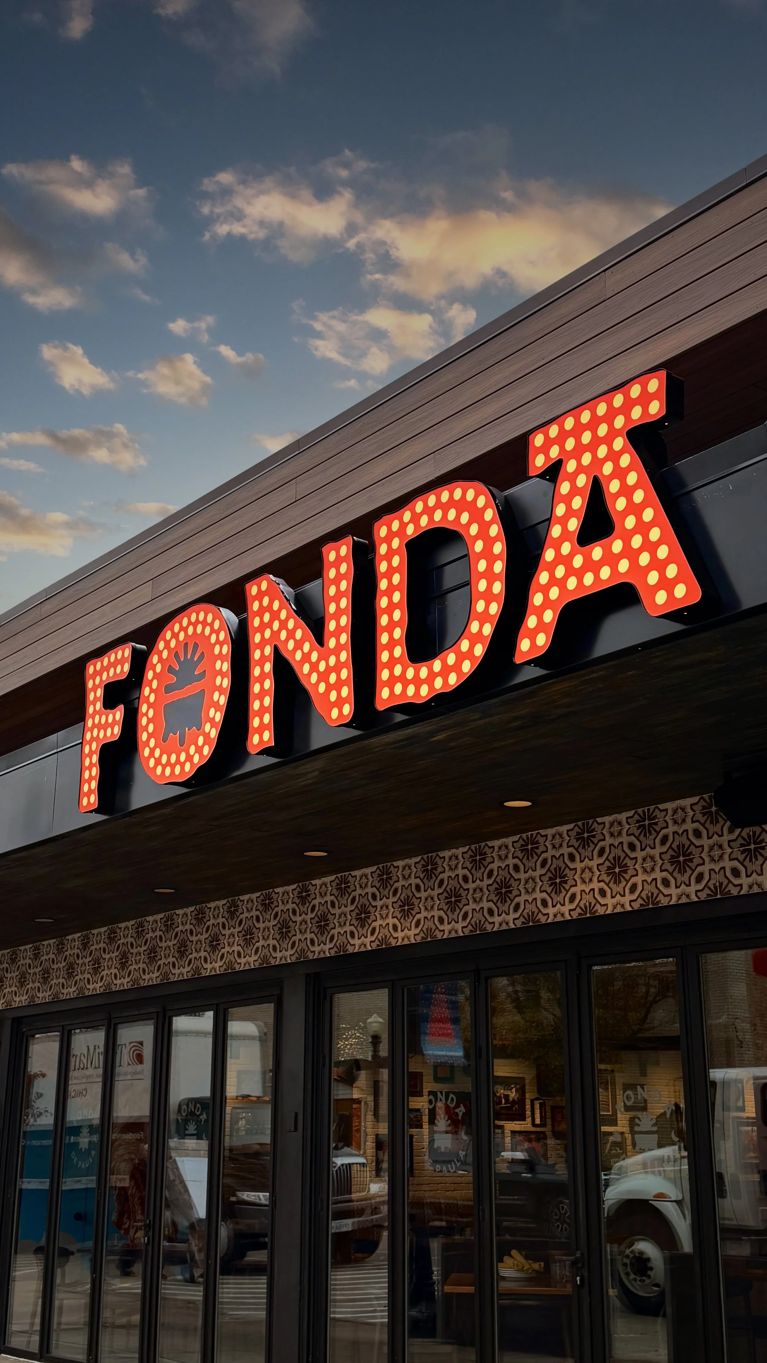 Fonda de Paula Sign.jpg