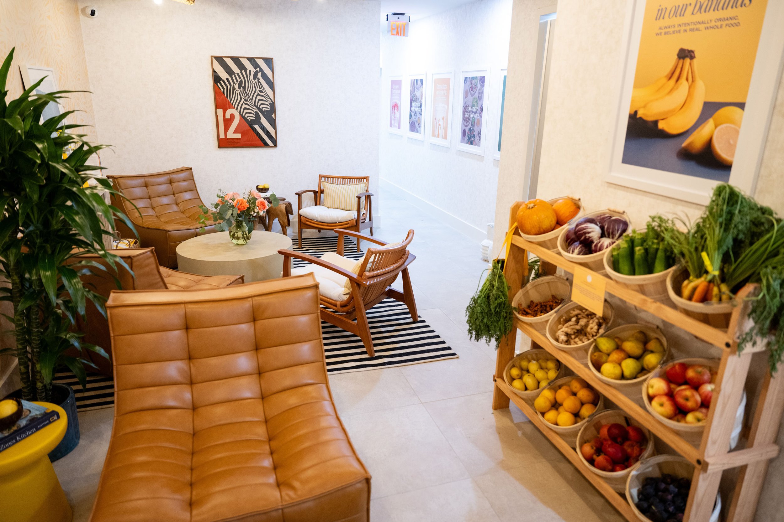 puree-juice-bar-georgetown-opening-lounge-produce-stand-interior-083.jpg