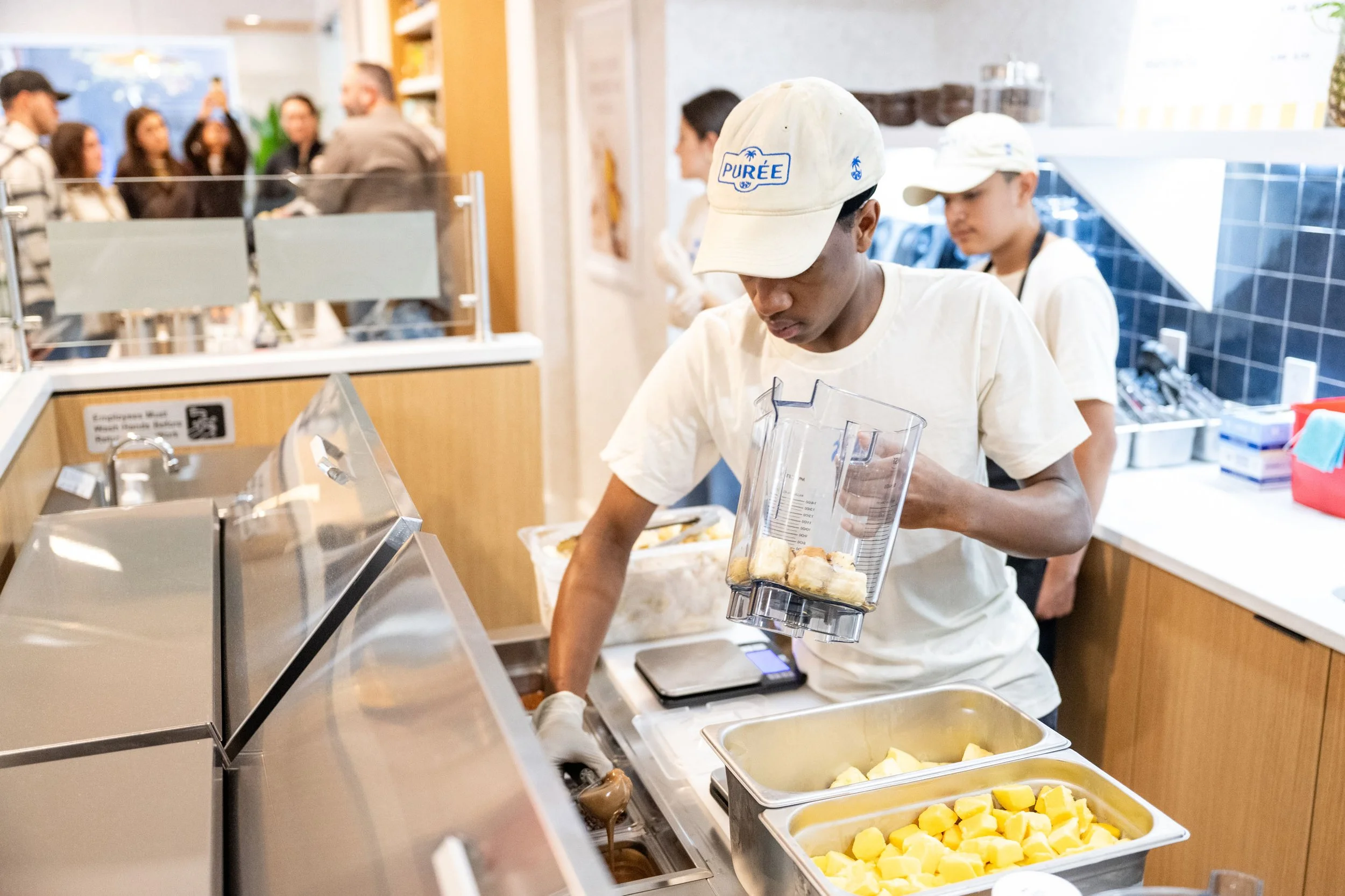 puree-juice-bar-georgetown-opening-purista-blending-smoothie-068.jpg