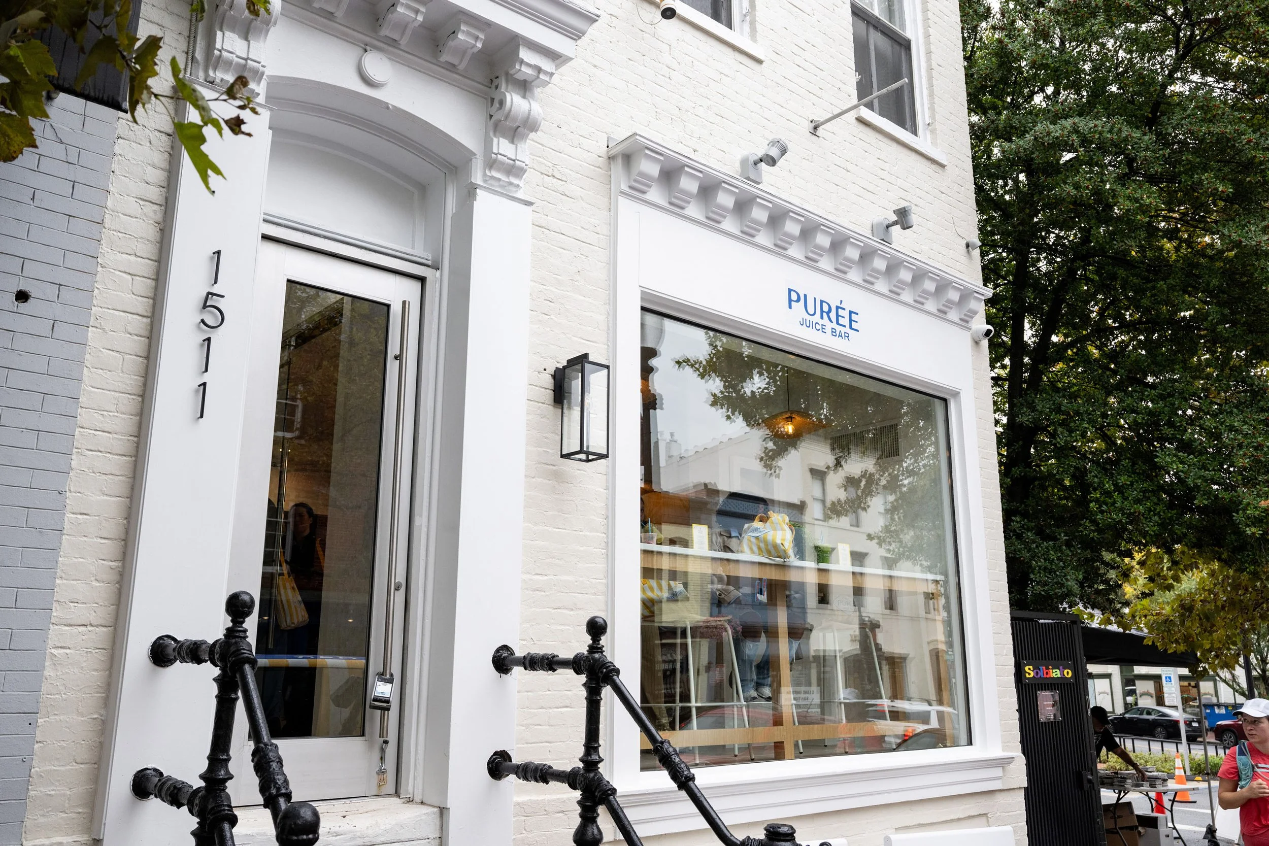puree-juice-bar-georgetown-opening-storefront-exterior-139.jpg