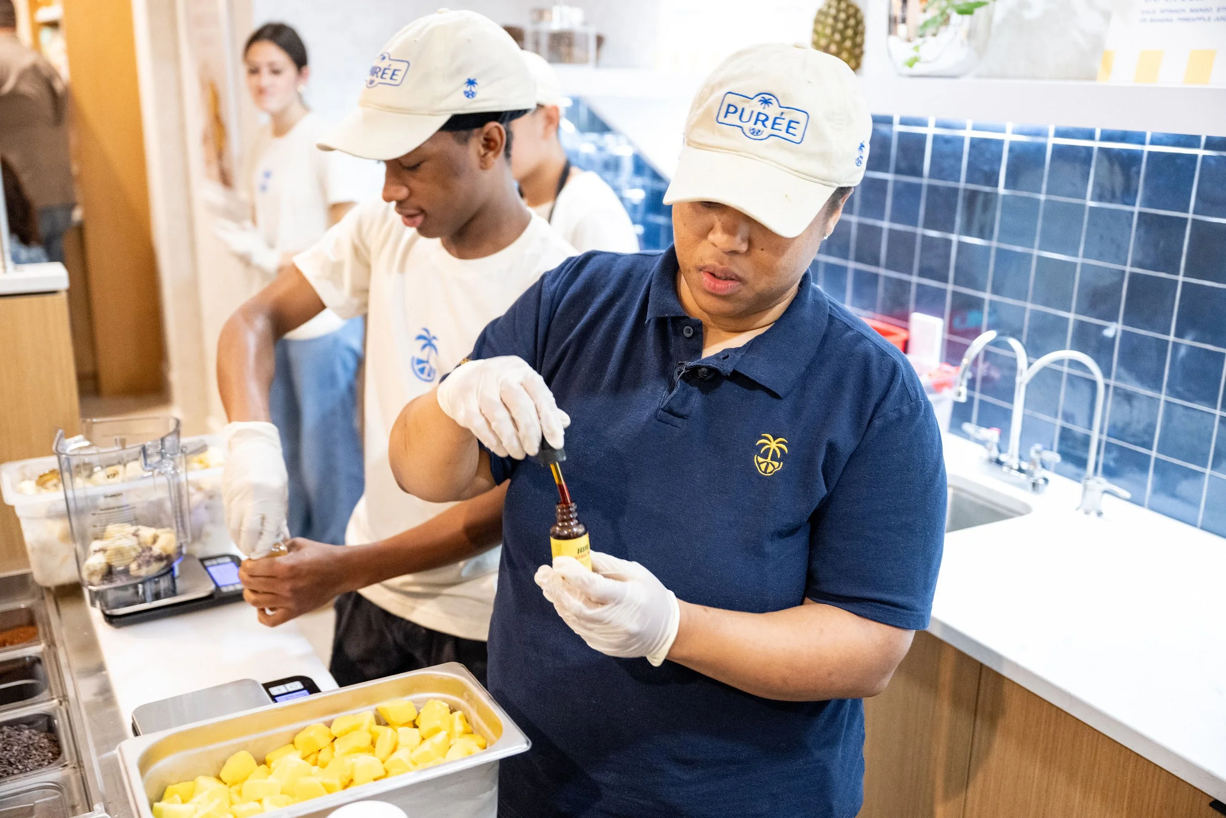 puree-juice-bar-georgetown-opening-puristas-smoothie-bar-prep-067.jpg