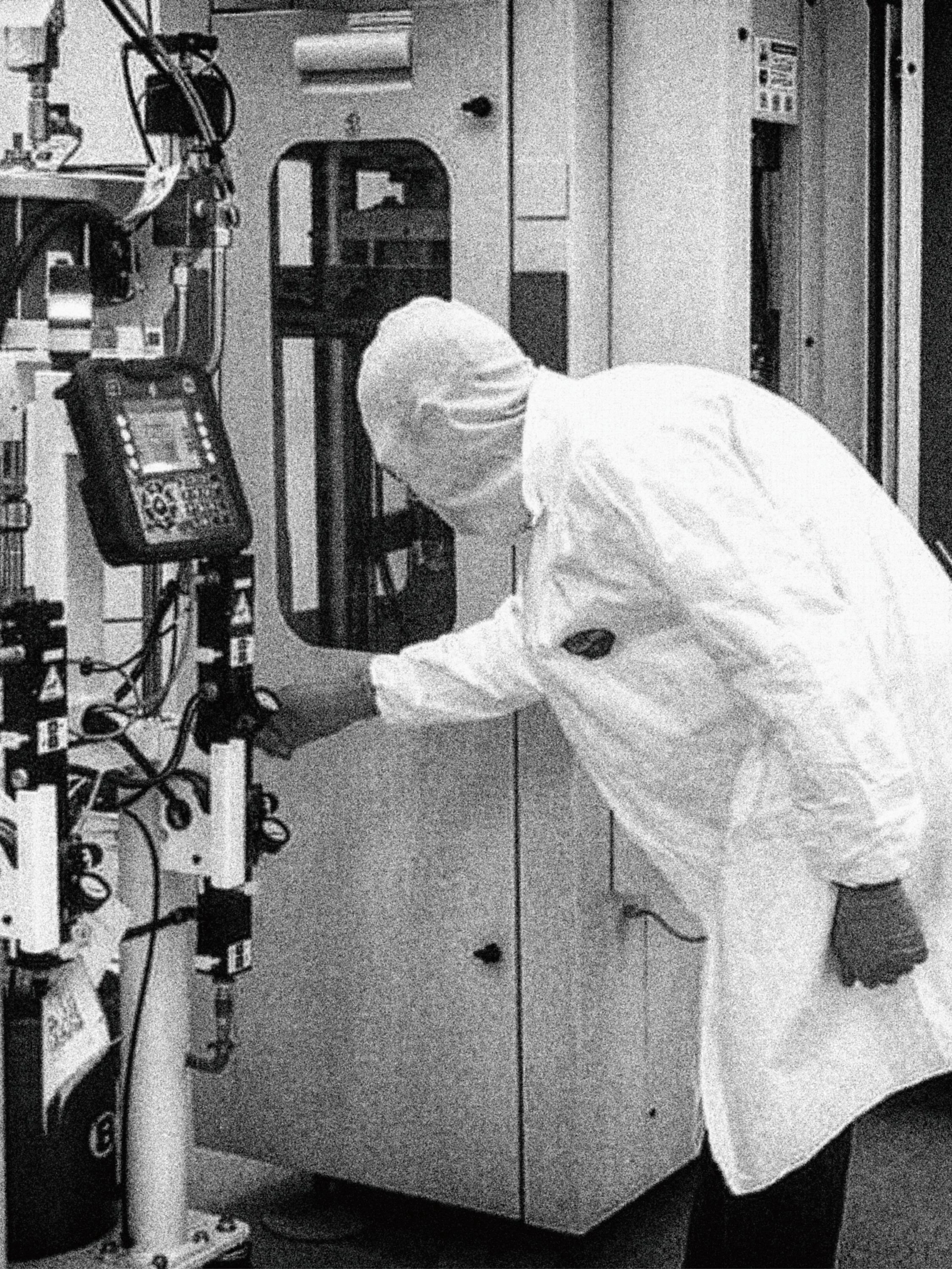 ppp-36-cleanroom-technician-machine.jpg