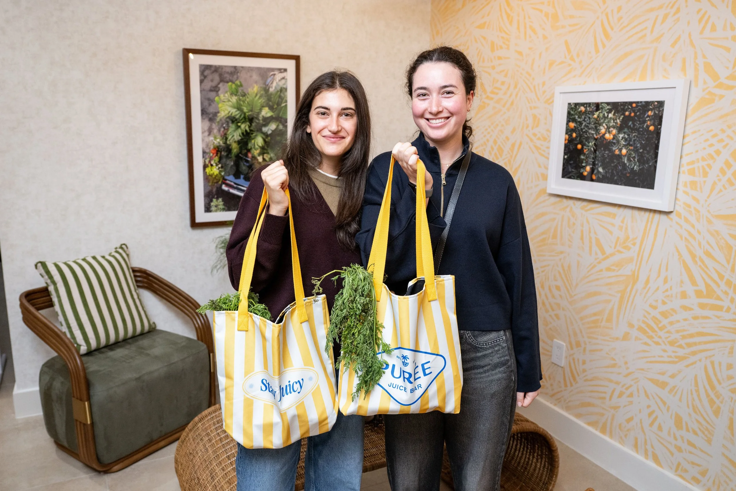 puree-juice-bar-georgetown-opening-guests-holding-tote-bags-106.jpg