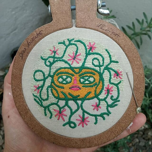 Me qued&eacute; sin hilo verde.
:
:
:
:
:
:
#bordado #ilustration #green #embroidery