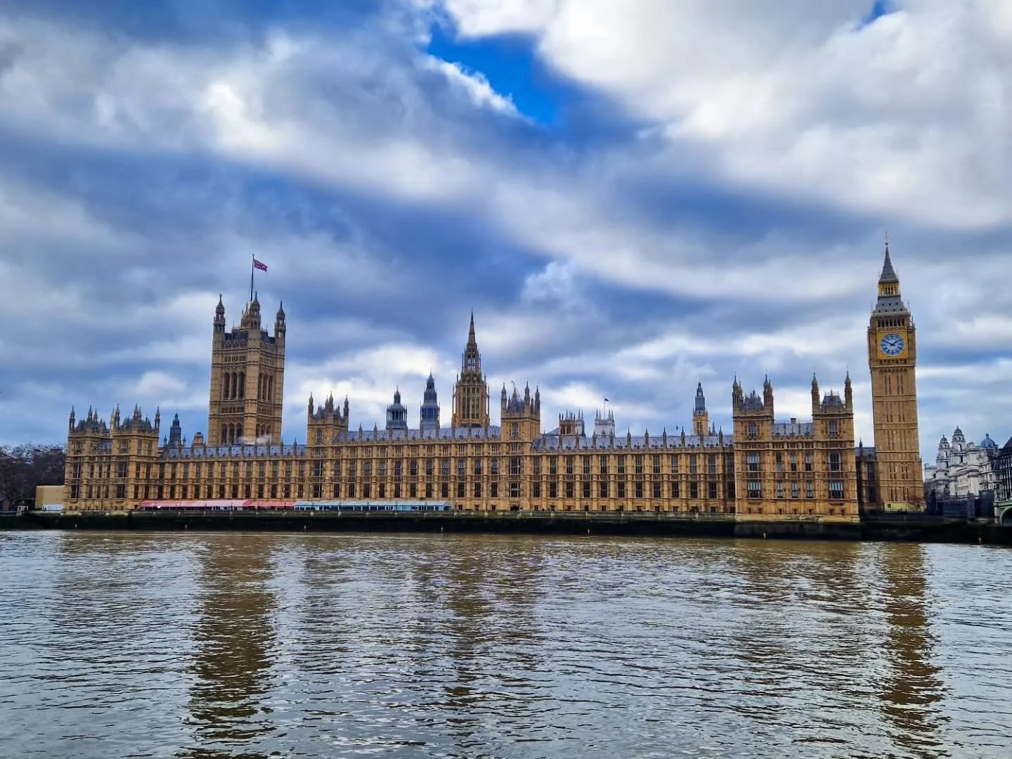 Guess who was let back into the House of Lords today? 
Only little old me and my little old business 🙌 Yep, @lovecatscroydon at the actual @ukhouseoflords with @britainsmallbiz What a lovely afternoon of celebration, inspiration and gratitude 🙏🥂🧁