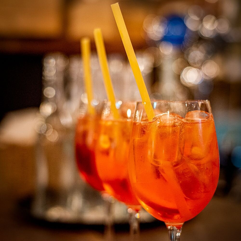 ⚠️ Aperol Spritz Time ⚠️

The Aperol Spritz is one of the most popular drinks in Italy among young people but also among adults.
In recent years it's beginning to be a common drink with the variant with Campari in many cities even outside Italy 😲

W