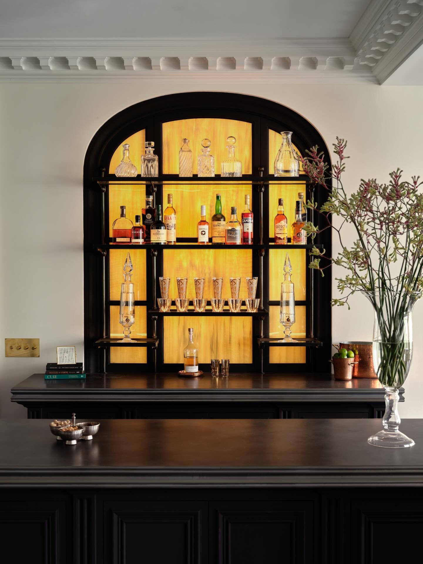 Ready for the weekend? 
.
.
Interiors: @studio_friedman 
Builder: @pinemar 
Photo: @seanlitchfield