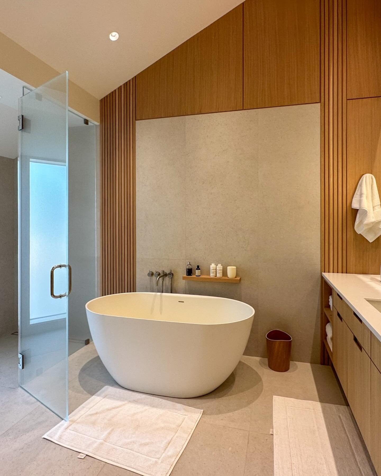 A few iPhone pics from our Hamptons renovation. Looking forward to getting some summer shots. I guess we&rsquo;ll have to wait out this weekend&rsquo;s storm&hellip; Stay safe, everyone. 
.
Builder: @ronaldwebbbuilder 
Interiors: @studio_friedman 
.
