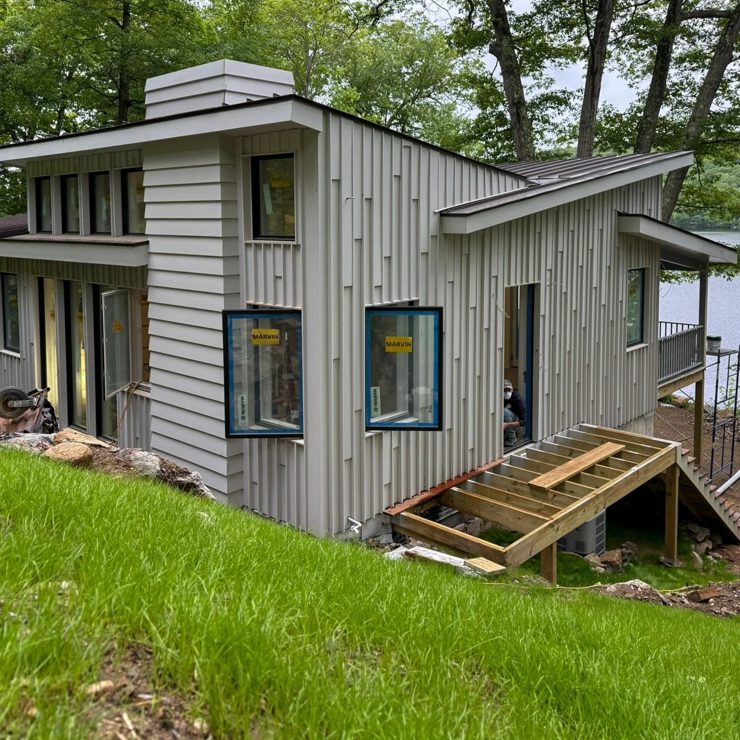 Ongoing progress at the Hudson Valley Lake House and a novel approach to siding. Located on a very steep site, the roof form allows for views up the hill and expanded views out to the lake and that afternoon sunset! 

#Architecture #Design #Modernlak