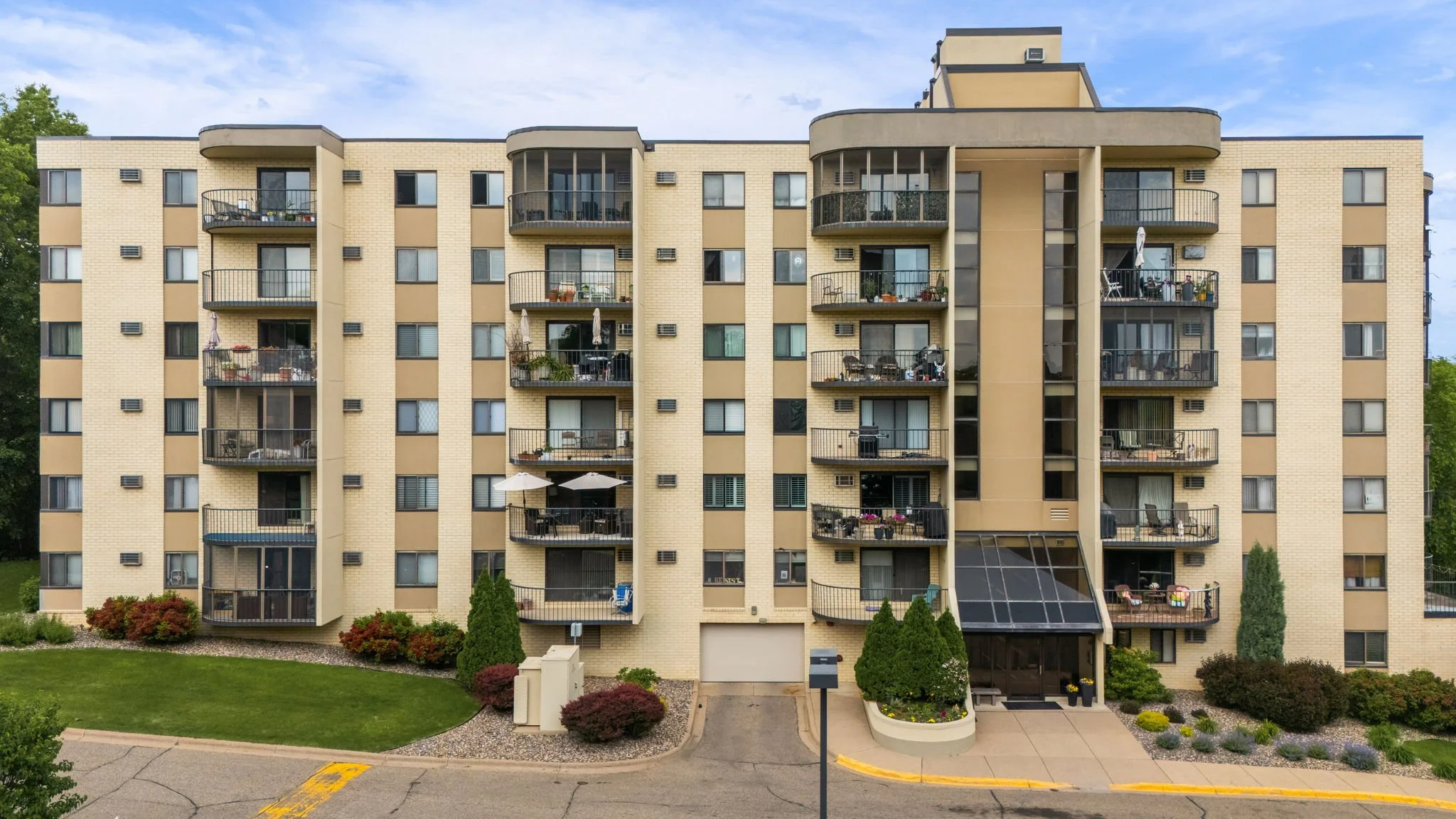 1-web-or-mls-1111 Elway St #305- 0001.jpg