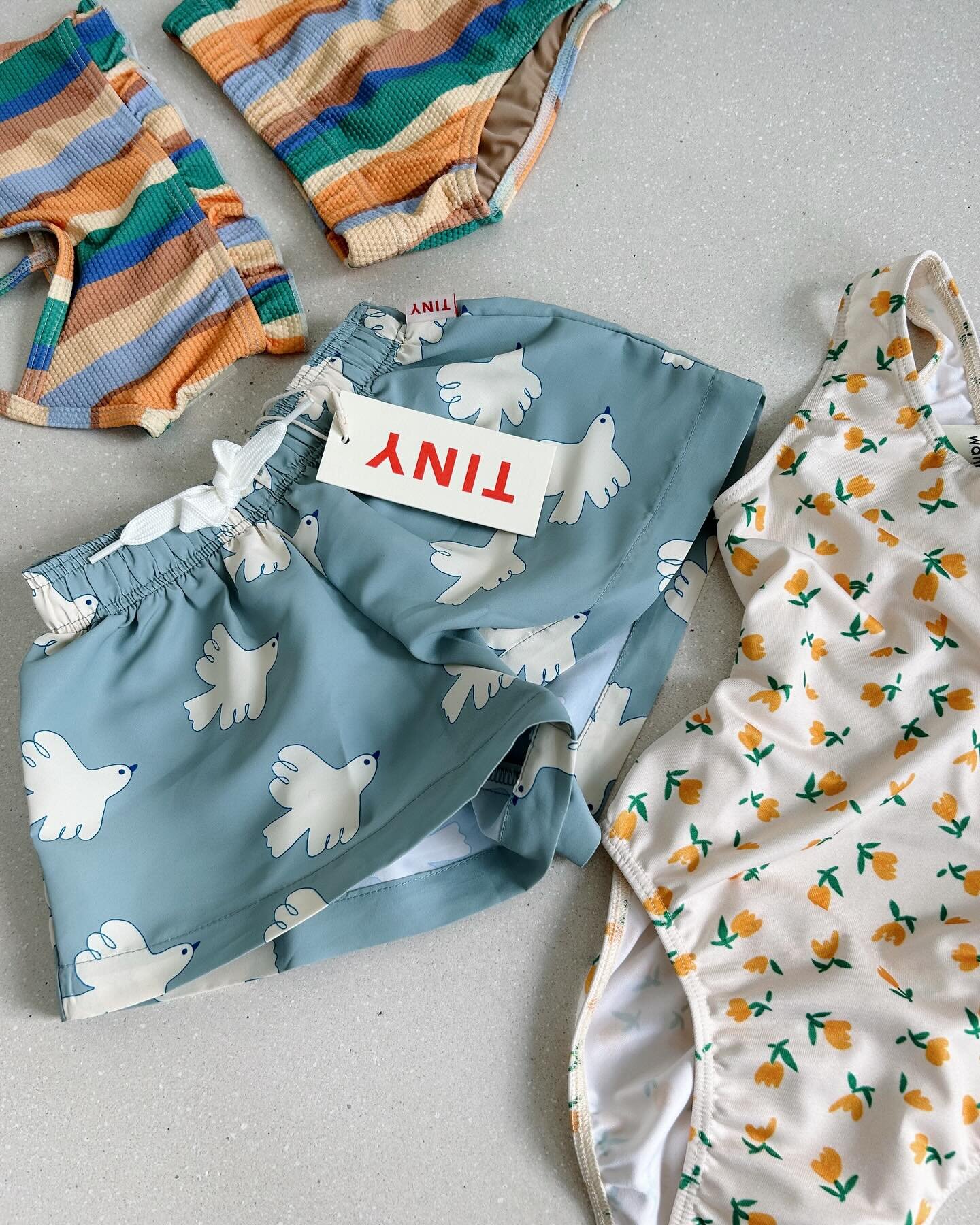 Sunny swimwear is waiting for you all! ☀️💦 

Our favourites by @tinycottons &amp; @wandernwonderkids 🌈🕊️💐

#ottotiptotto #ottoilbassottostore #tinycottons #wandernwonderkids #ss24 #swimwear #kidsfashion #kidsstore #lievegem