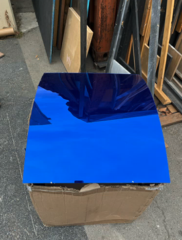 Curved Plant On Mirror Finish