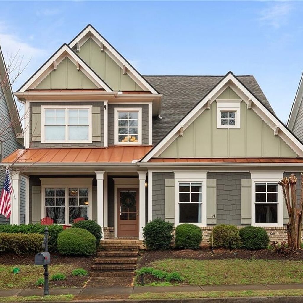 Anyone looking in the $600s for that craftsman-style home?! This 3 🛌/ 2.5 🛀 comes with high ceilings, open layout, 2 🚗 garage and even access to a community 🏊&zwj;♂️ pool! 👀 at my stories for more details!