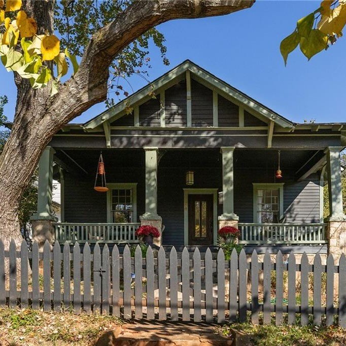 Cannot believe my clients just found a historic bungalow with a pool in #grantpark. 👀 at my story 👆🏻for more pictures. #atlhomes #atlantahomesforsale #atlantarealtor #atlrealtor #topatlantarealtor